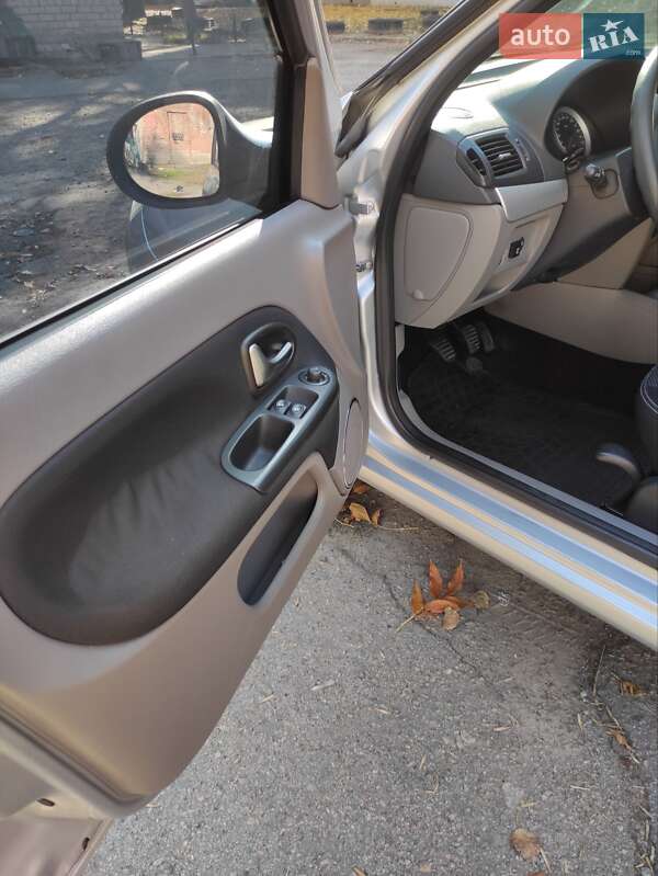 Седан Renault Clio 2011 в Херсоне
