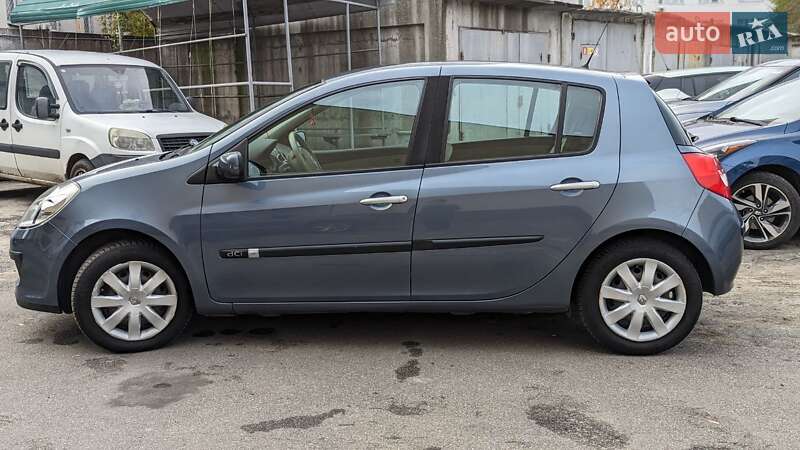 Хэтчбек Renault Clio 2006 в Киеве