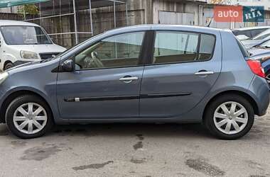 Хэтчбек Renault Clio 2006 в 