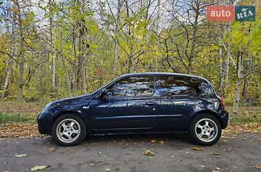 Хэтчбек Renault Clio 2004 в 