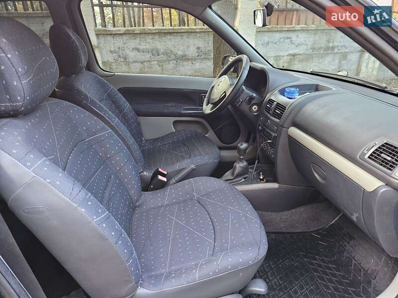 Хэтчбек Renault Clio 2004 в Виннице