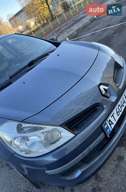 Хетчбек Renault Clio 2006 в Стрию