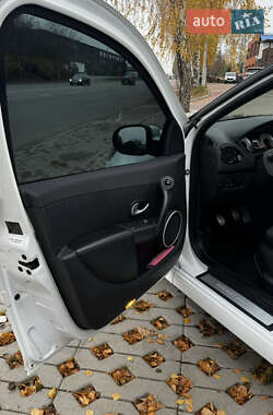 Хэтчбек Renault Clio 2012 в 