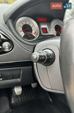 Хэтчбек Renault Clio 2012 в 