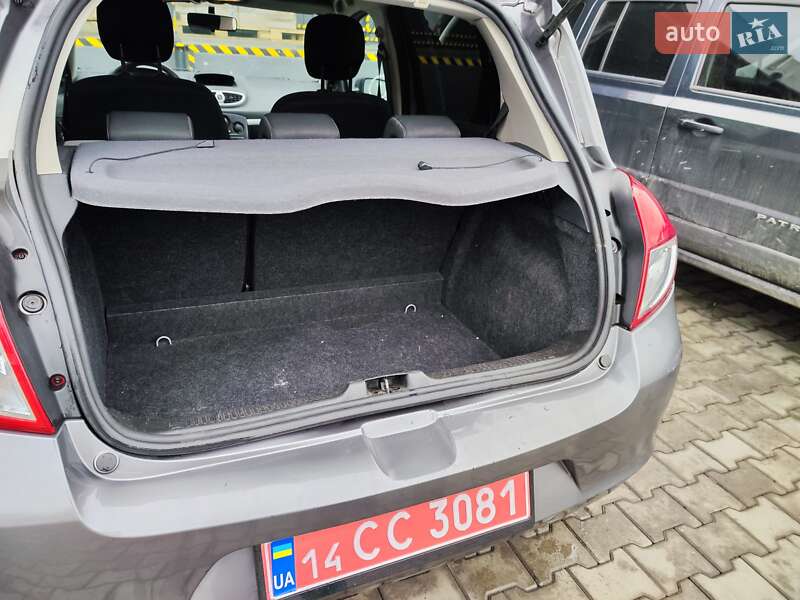 Хэтчбек Renault Clio 2011 в Львове