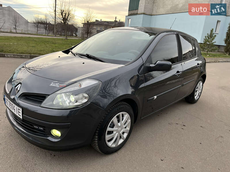 Хэтчбек Renault Clio 2006 в Калуше