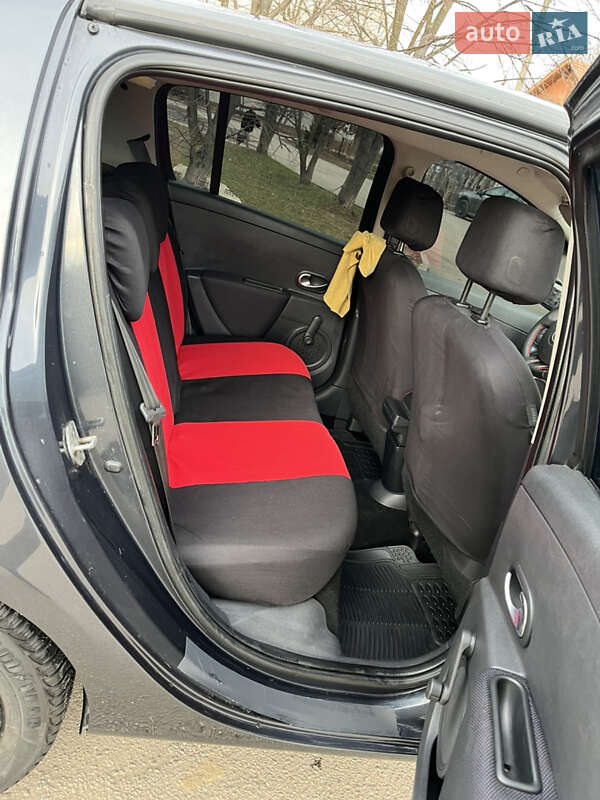 Хэтчбек Renault Clio 2006 в Калуше