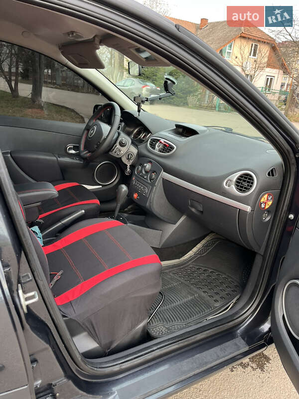 Хэтчбек Renault Clio 2006 в Калуше
