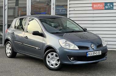 Хэтчбек Renault Clio 2006 в 