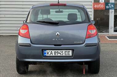 Хэтчбек Renault Clio 2006 в 