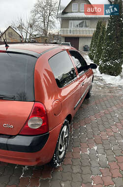 Хэтчбек Renault Clio 2003 в 