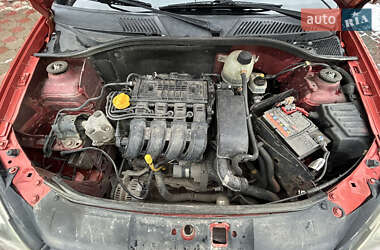Хэтчбек Renault Clio 2003 в 