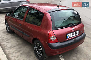 Хэтчбек Renault Clio 2003 в 