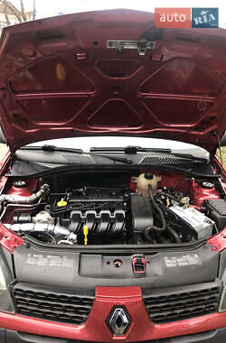 Хэтчбек Renault Clio 2003 в 