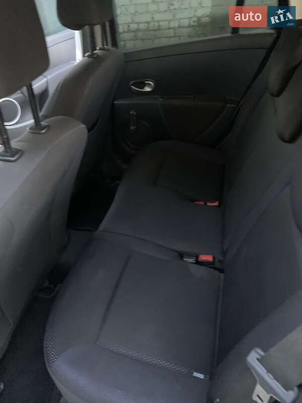 Хэтчбек Renault Clio 2008 в Костополе