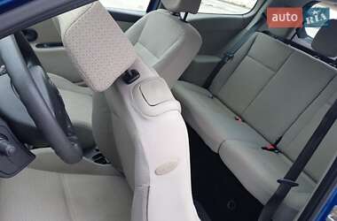 Хэтчбек Renault Clio 2005 в 