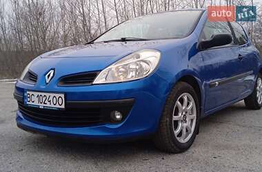 Хэтчбек Renault Clio 2005 в 
