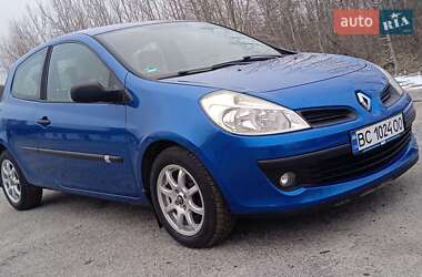Хэтчбек Renault Clio 2005 в 