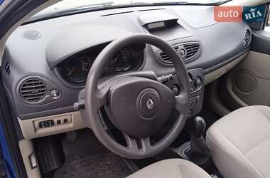 Хэтчбек Renault Clio 2005 в 