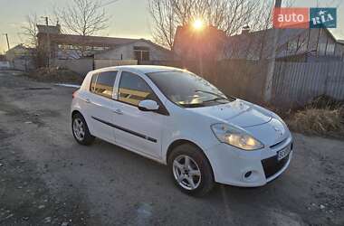 Хэтчбек Renault Clio 2011 в Городке