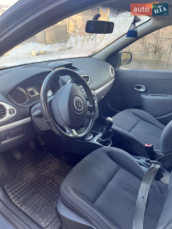 Хэтчбек Renault Clio 2011 в Ивано-Франковске