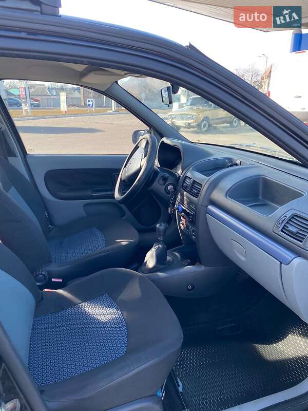 Седан Renault Clio 2006 в Кременчуге