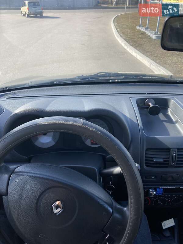 Седан Renault Clio 2006 в Кременчуге