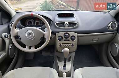 Хэтчбек Renault Clio 2006 в 
