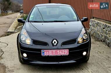 Хэтчбек Renault Clio 2006 в 