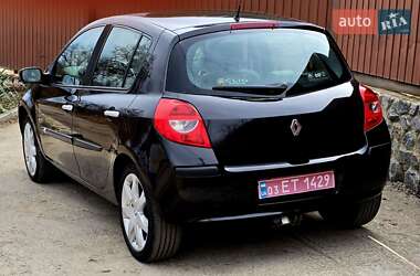Хэтчбек Renault Clio 2006 в 