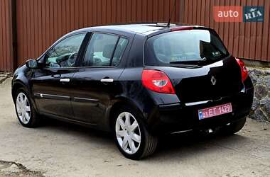 Хэтчбек Renault Clio 2006 в 