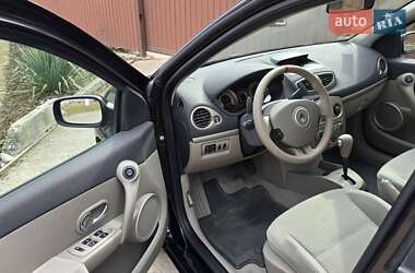 Хэтчбек Renault Clio 2006 в 