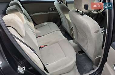 Хэтчбек Renault Clio 2006 в 