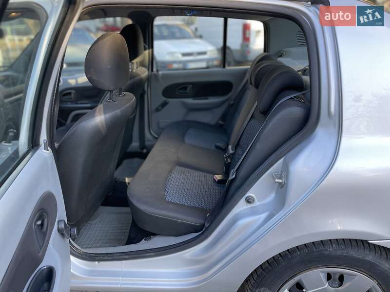 Седан Renault Clio 2008 в Золочеве