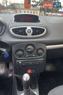 Хетчбек Renault Clio 2010 в 
