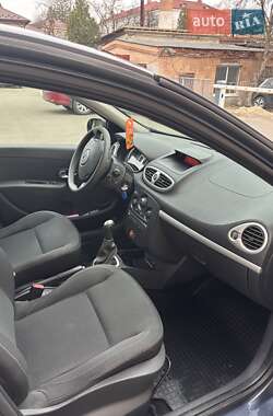 Хетчбек Renault Clio 2010 в 