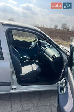 Хэтчбек Renault Clio 2001 в 