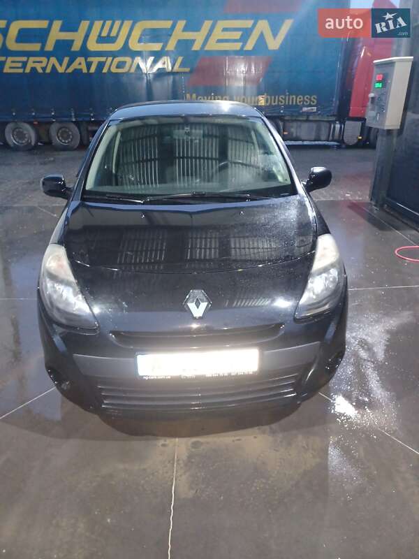 Хэтчбек Renault Clio 2012 в 