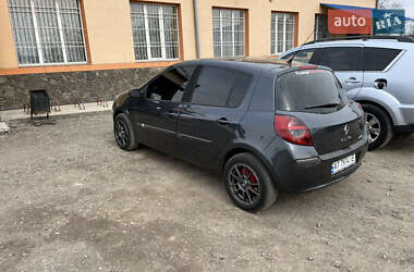 Хетчбек Renault Clio 2006 в 