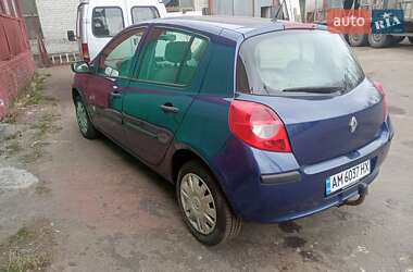 Хэтчбек Renault Clio 2006 в 