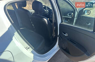 Хэтчбек Renault Clio 2012 в 