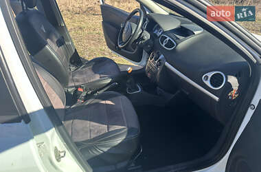 Хэтчбек Renault Clio 2012 в 