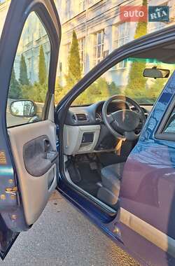 Хэтчбек Renault Clio 2003 в 