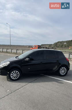 Хэтчбек Renault Clio 2011 в 
