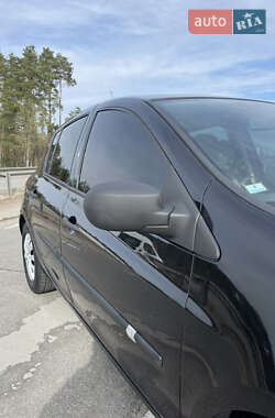Хэтчбек Renault Clio 2011 в 