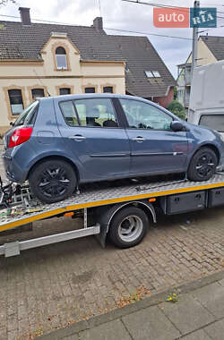 Хетчбек Renault Clio 2006 в 
