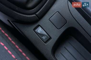 Хетчбек Renault Clio 2015 в 