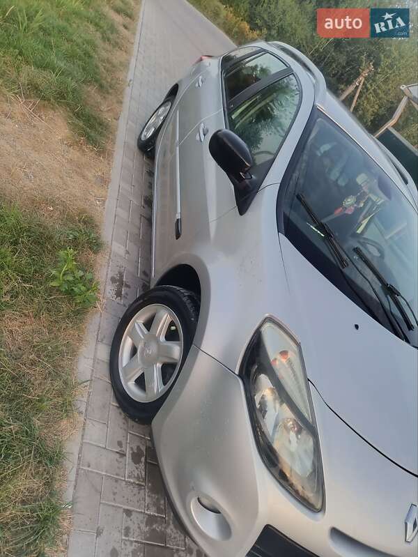 Универсал Renault Clio 2011 в Троянове фото 10 Универсал Renault Clio 2011 в Троянове