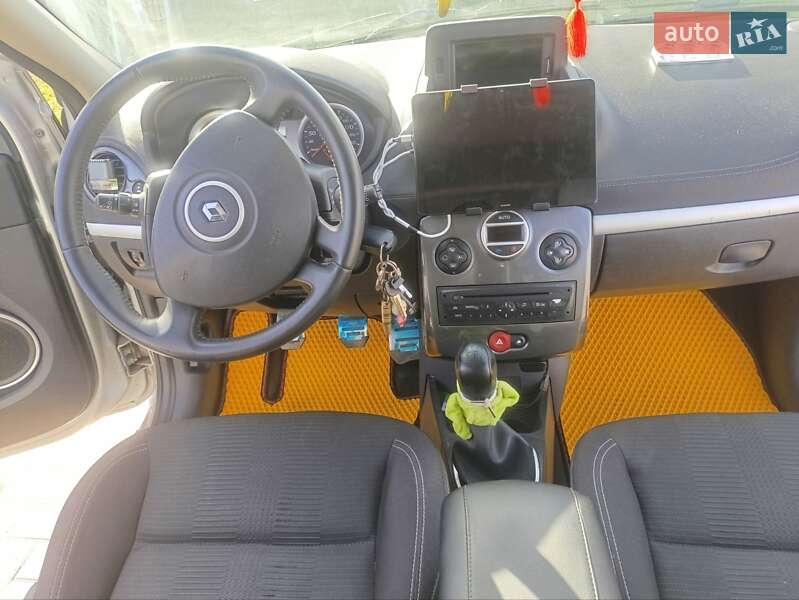 Универсал Renault Clio 2011 в Троянове фото 27 Универсал Renault Clio 2011 в Троянове