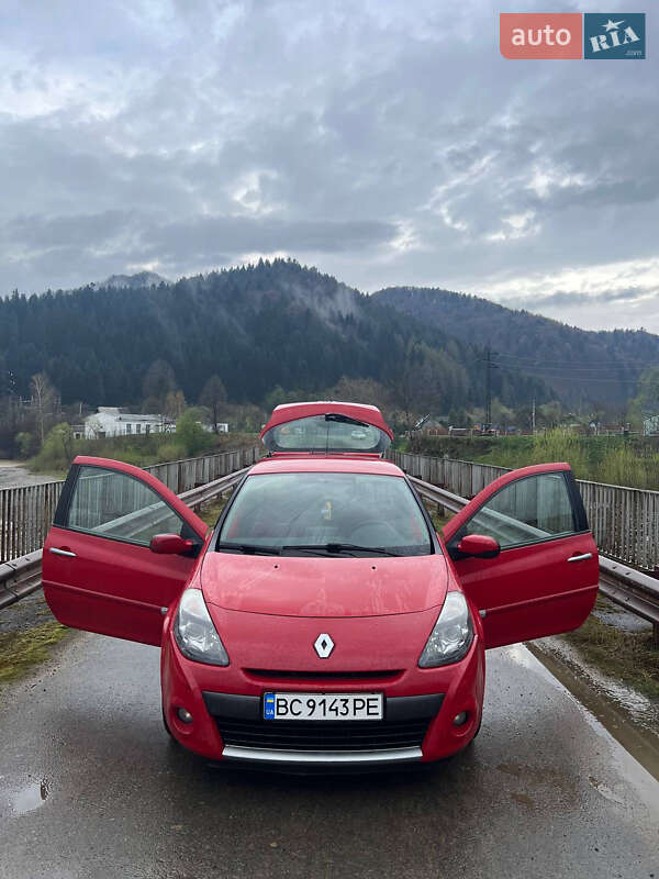 Седан Renault Clio 2010 в Дрогобыче